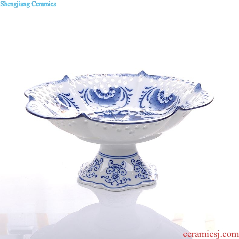 Jingdezhen ceramics new Chinese blue and white compote hollow out creative European fruit Lou empty carving decoration decoration