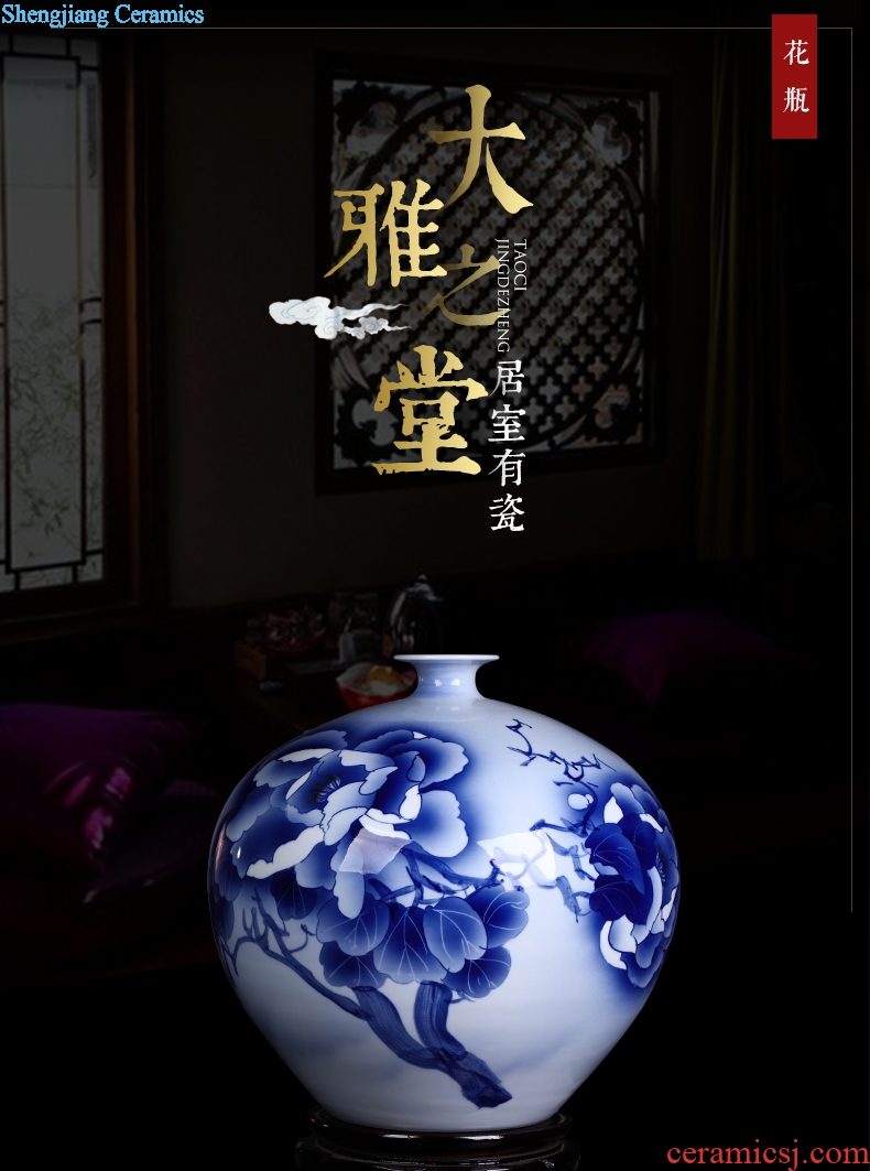Jingdezhen ceramics vases, flower arranging device of blue and white porcelain vase furnishing articles of Chinese style household adornment handicraft sitting room