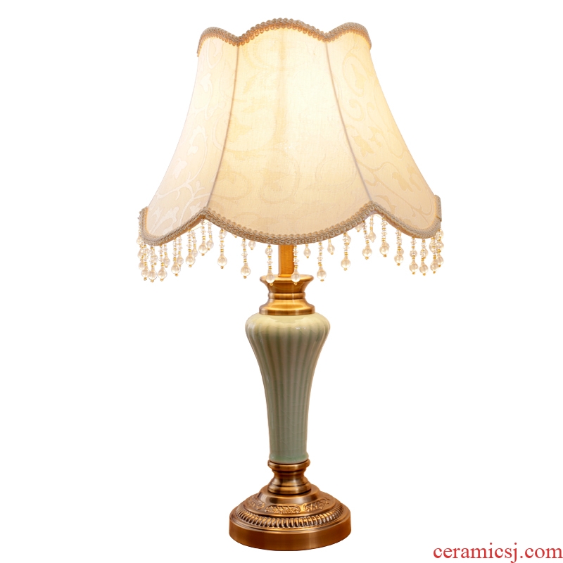 Creative European simple ceramic lamps fashion warm romantic home decorate the living room a study bedroom berth lamp