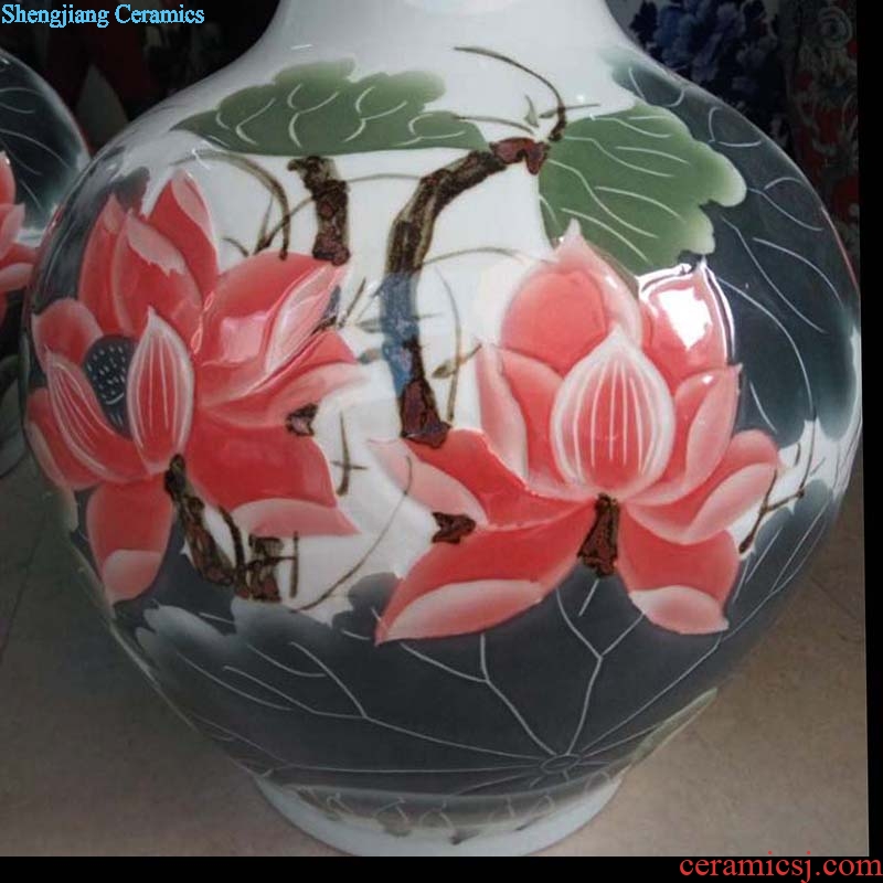 Jingdezhen famille rose porcelain carving art xiantao vase xiantao bottle hand-painted art art porcelain vase