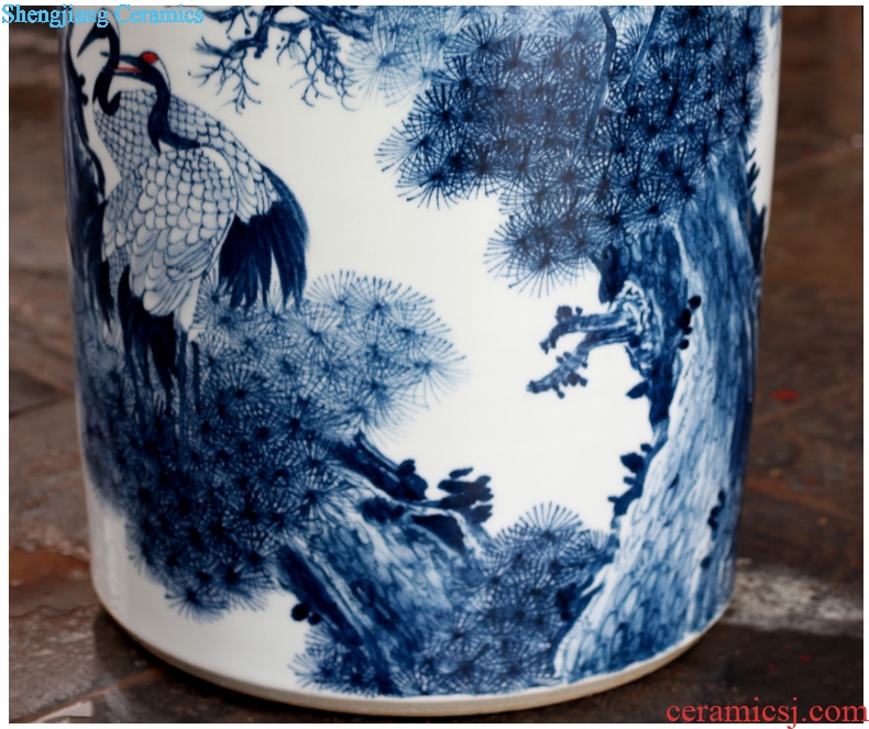 Blue and white porcelain of jingdezhen ceramic hand-painted pine crane live ground quiver sitting room of Chinese style household furnishing articles and calligraphy cylinder