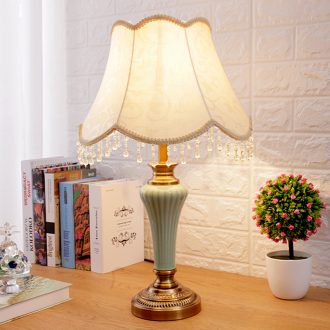 Creative European simple ceramic lamps fashion warm romantic home decorate the living room a study bedroom berth lamp