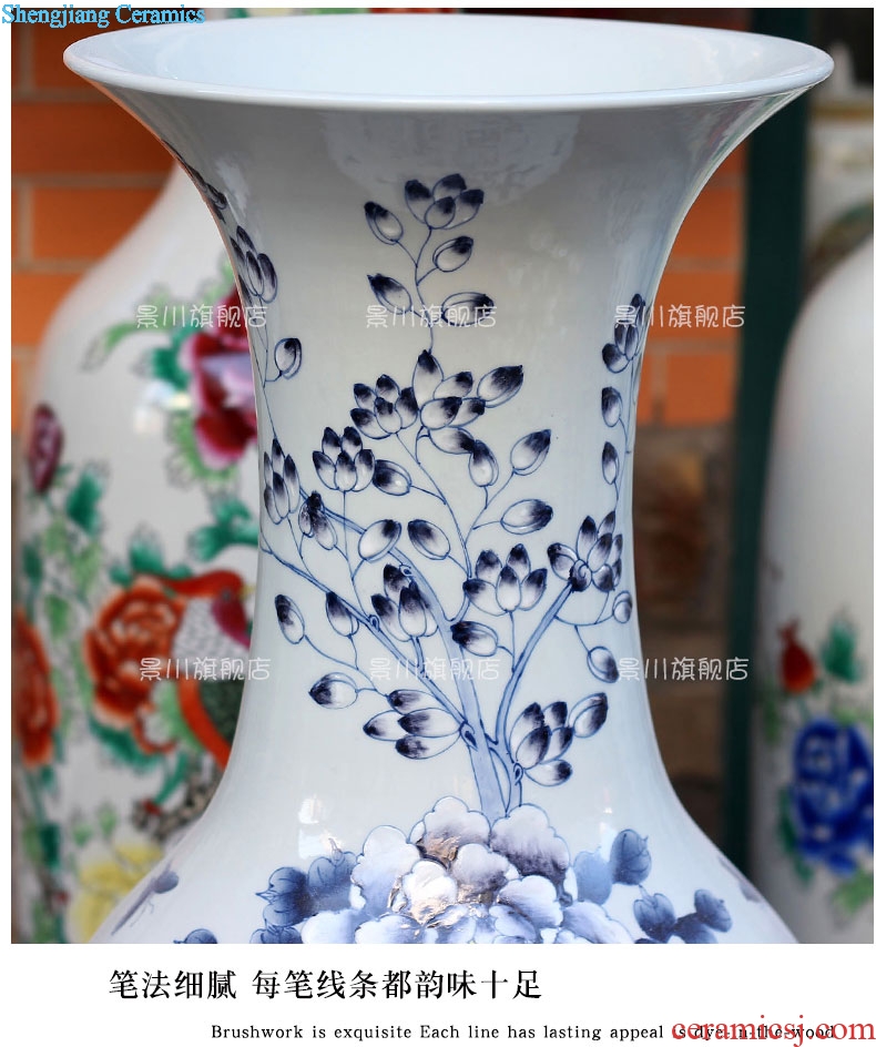 Jingdezhen ceramics of large vases, hand-painted blooming flowers furnishing articles study the sitting room of Chinese style household decorations
