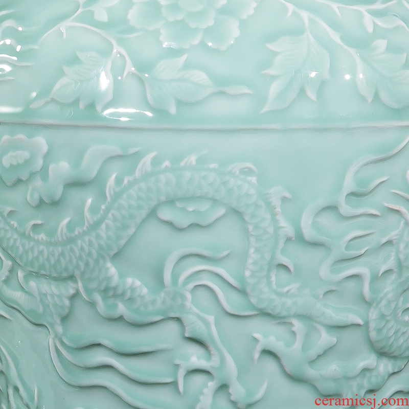 Jingdezhen ceramics dragon vase famous master hand carved new Chinese style home sitting room adornment is placed