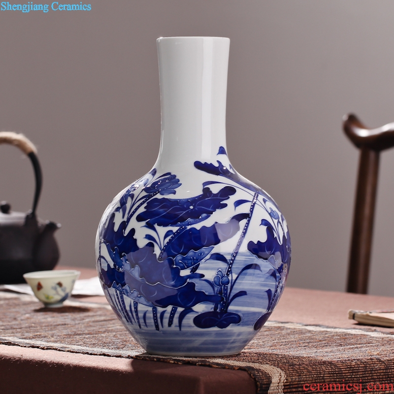 Fang city palace of jingdezhen ceramic antique relief of blue and white porcelain vases, household decoration is a sitting room adornment handicraft