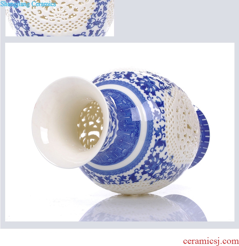 Jingdezhen ceramics ivory and exquisite hollow out of blue and white porcelain vase classical modern household act the role ofing is tasted furnishing articles in the living room