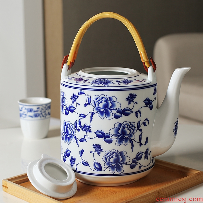 Jingdezhen ceramic teapot high-capacity heat-resistant blast cool large blue and white girder kettle pot of ceramic teapot