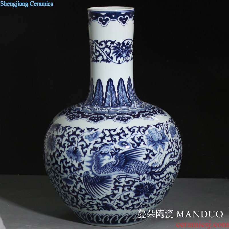 Longfeng grain blue and white tree hand-painted hand-painted longfeng grain blue and white porcelain vase atmosphere