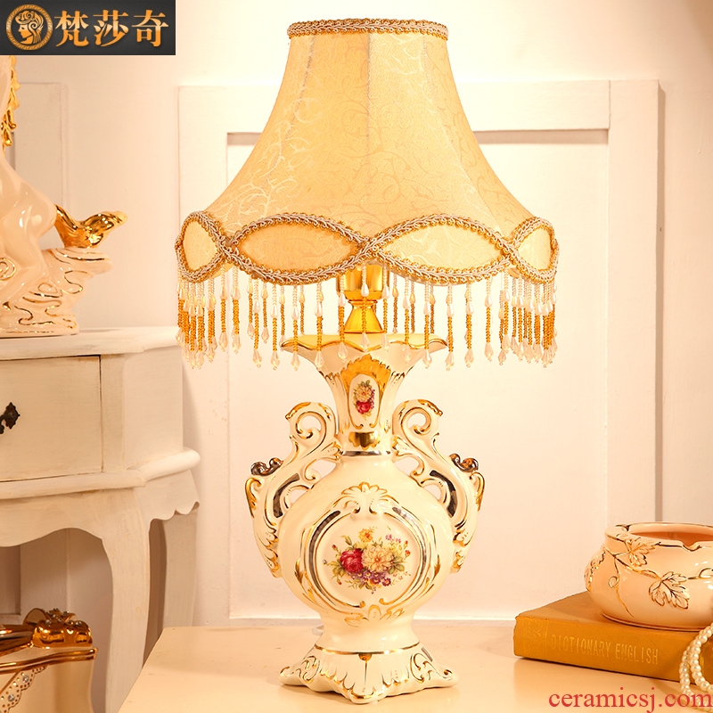 Vatican Sally's luxury european-style desk lamp of bedroom the head of a bed to restore ancient ways rural ceramic lamps and lanterns lighting wedding housewarming gift