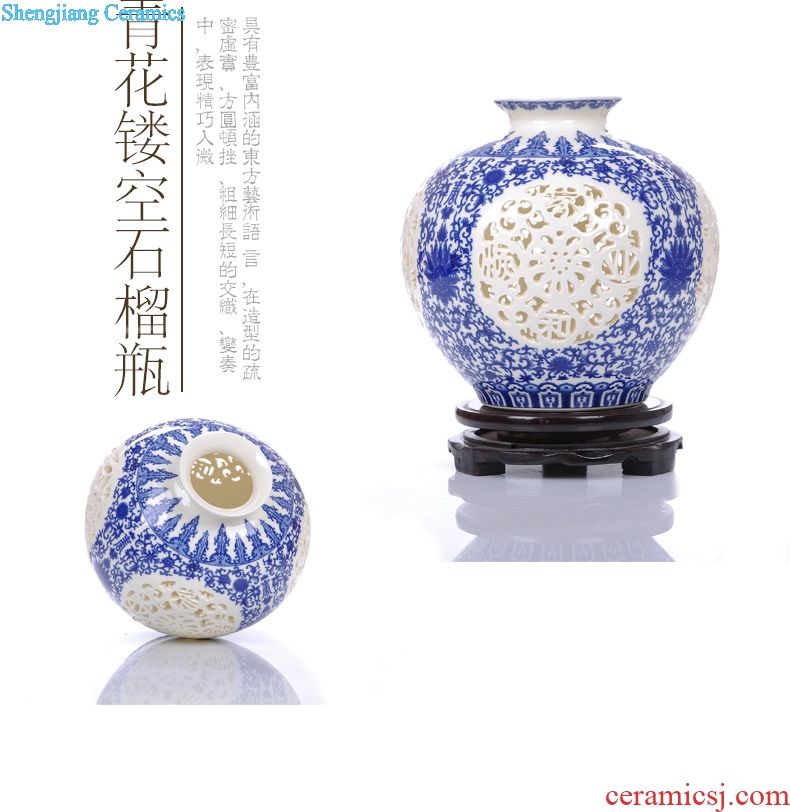 Jingdezhen ceramics ivory and exquisite hollow out of blue and white porcelain vase classical modern household act the role ofing is tasted furnishing articles in the living room