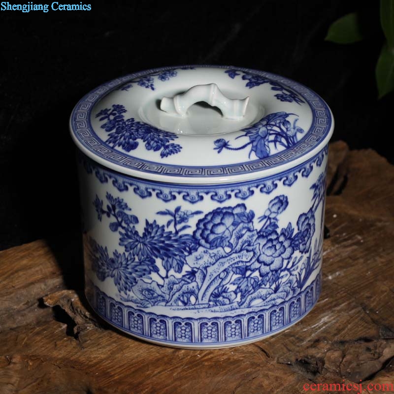 Jingdezhen blue and white hand straight 10 jins ceramic cover pot blue butterfly storage tank is Chinese style furnishing articles