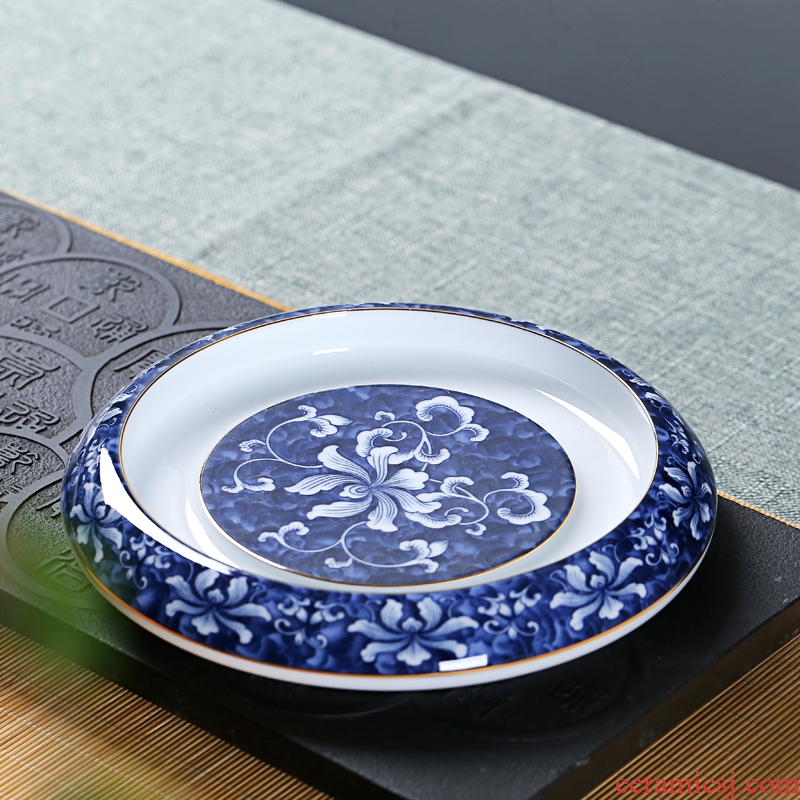 Old looking, blue and white CiHu bearing kung fu tea accessories ceramic pot dry foam tray of Japanese tea ceremony dry foam