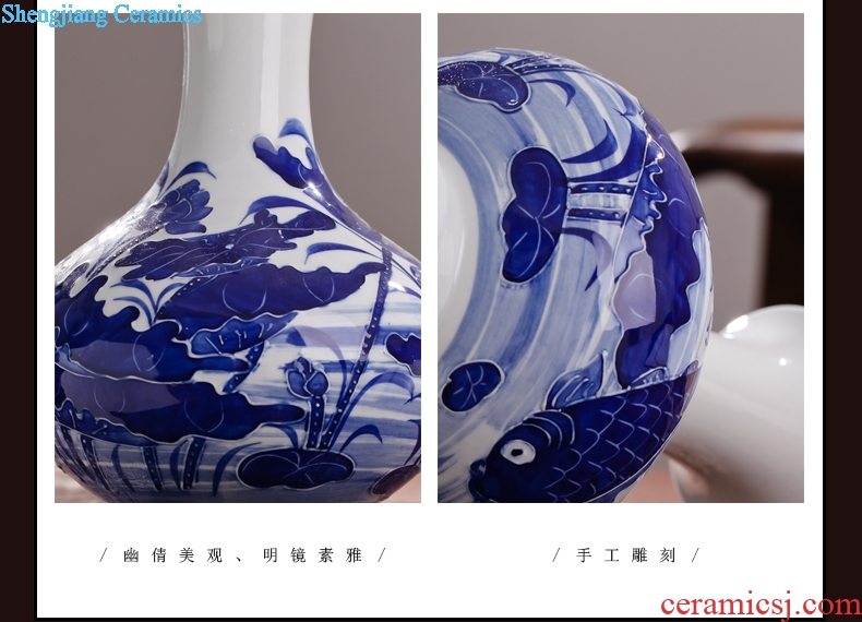 Fang city palace of jingdezhen ceramic antique relief of blue and white porcelain vases, household decoration is a sitting room adornment handicraft