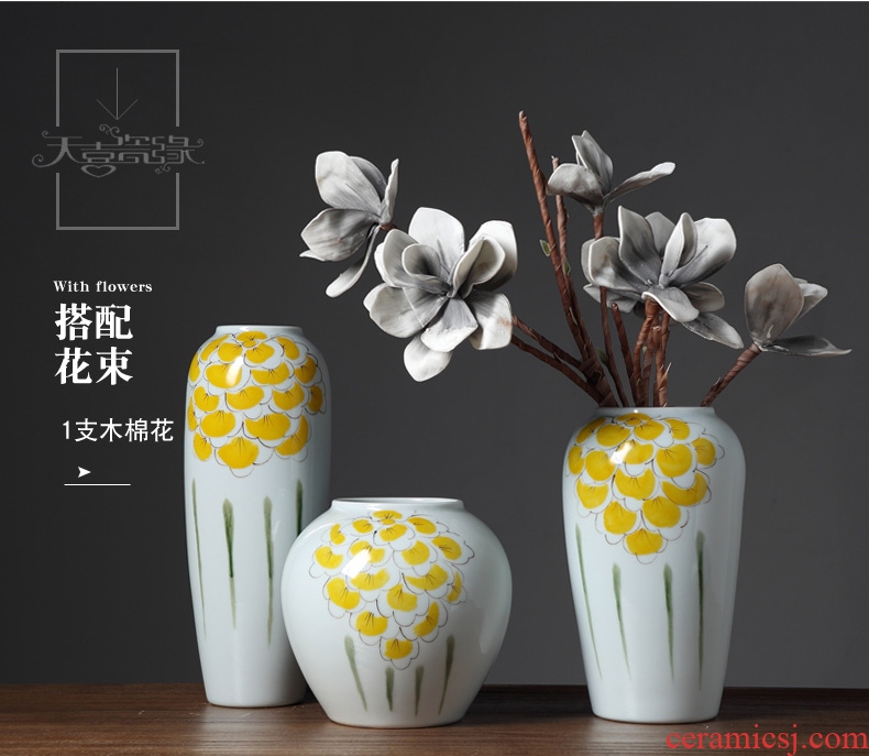 Insert new Chinese style ceramic vase originality fashionable sitting room white dried flowers, household soft adornment is placed