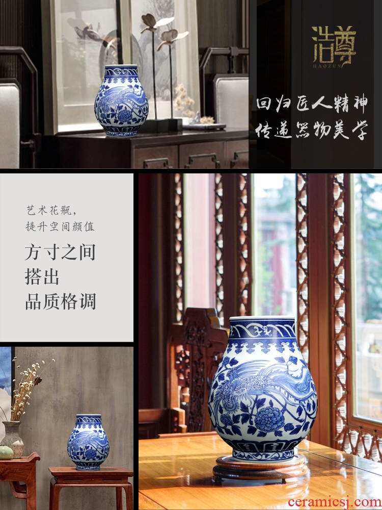 Jingdezhen ceramics hand-painted archaize qianlong blue and white porcelain vase furnishing articles rich ancient frame collection process gifts sitting room