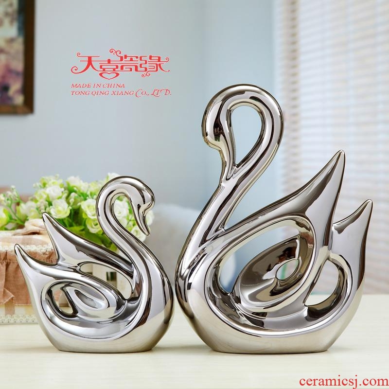 Creative household act the role ofing is tasted wedding gift ceramics handicraft living room TV cabinet decoration swan furnishing articles of modern decoration