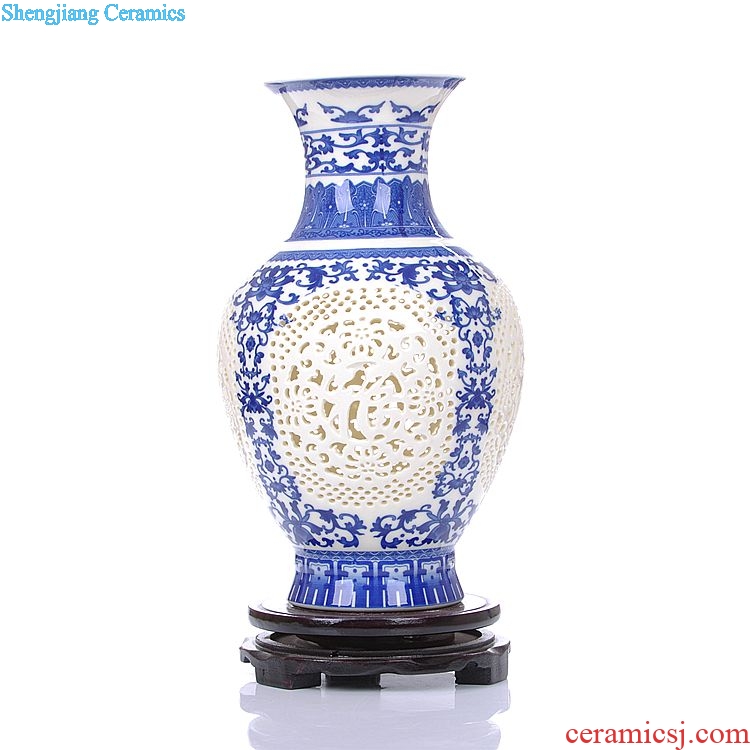 Jingdezhen ceramics ivory and exquisite hollow out of blue and white porcelain vase classical modern household act the role ofing is tasted furnishing articles in the living room