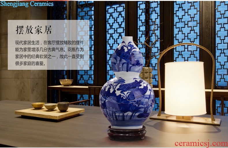 Fang city palace of jingdezhen ceramic antique relief of blue and white porcelain vases, household decoration is a sitting room adornment handicraft