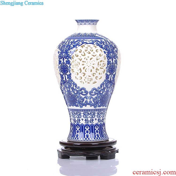 Jingdezhen ceramics ivory and exquisite hollow out of blue and white porcelain vase classical modern household act the role ofing is tasted furnishing articles in the living room