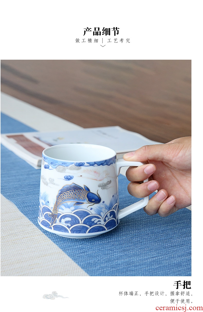 Blue and white porcelain tea cup of ceramic tea cup with lid filtration separation of tea cup office glass tea cup