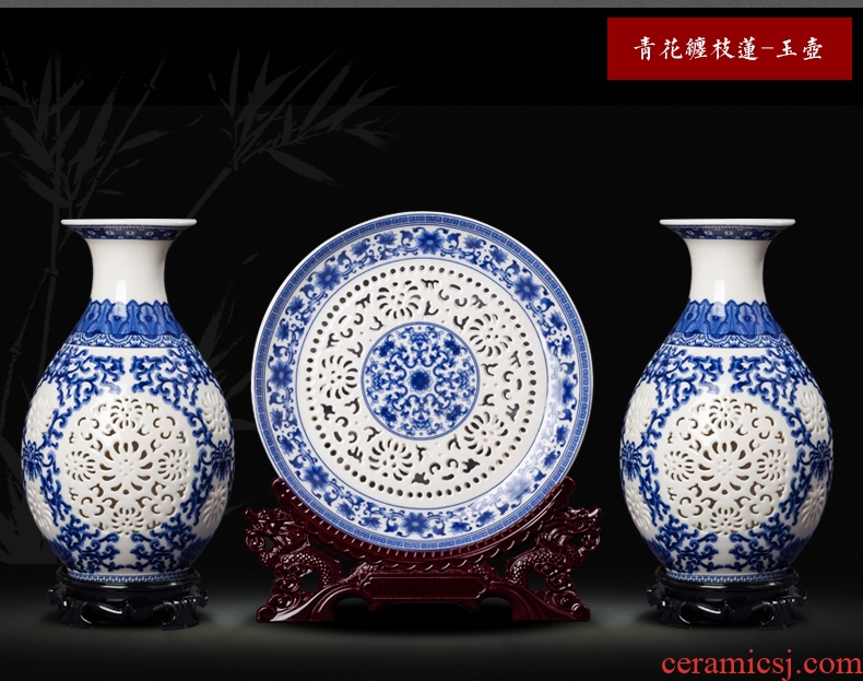 Jingdezhen ceramics hollow-out of blue and white porcelain vase three-piece sitting room of home decoration wine rich ancient frame furnishing articles