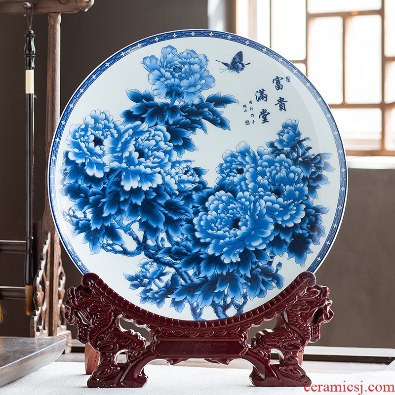 Jingdezhen ceramics Chinese blue and white peony decorative hanging dish sit home wine rich ancient frame handicraft furnishing articles