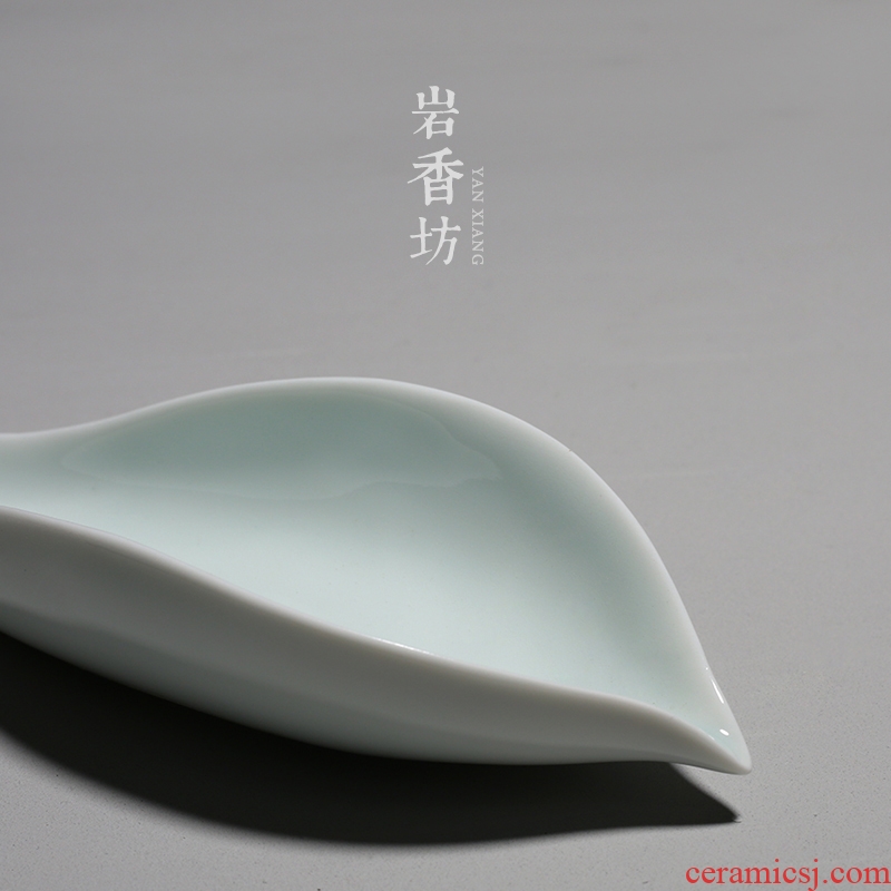 YanXiang fang fat the white color of tea ChaBo ceramic take tea, tea accessories