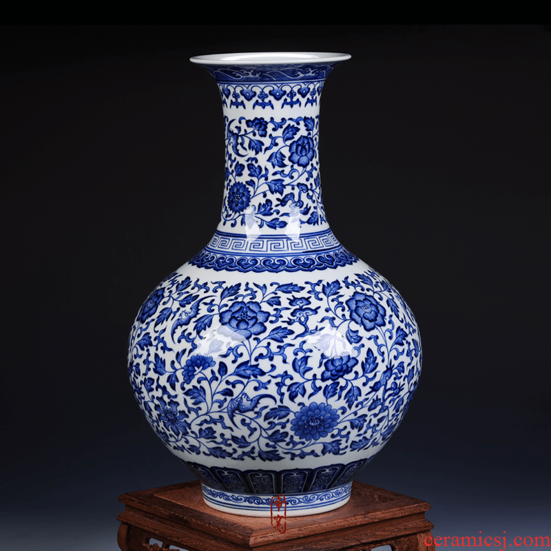 Antique hand-painted design of blue and white porcelain of jingdezhen ceramics vase furnishing articles of dry flower arranging the sitting room decorate gifts