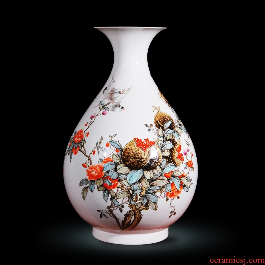 Jingdezhen ceramics Feng Jie hand-painted powder enamel vase modern fashion decoration crafts are rich fruits