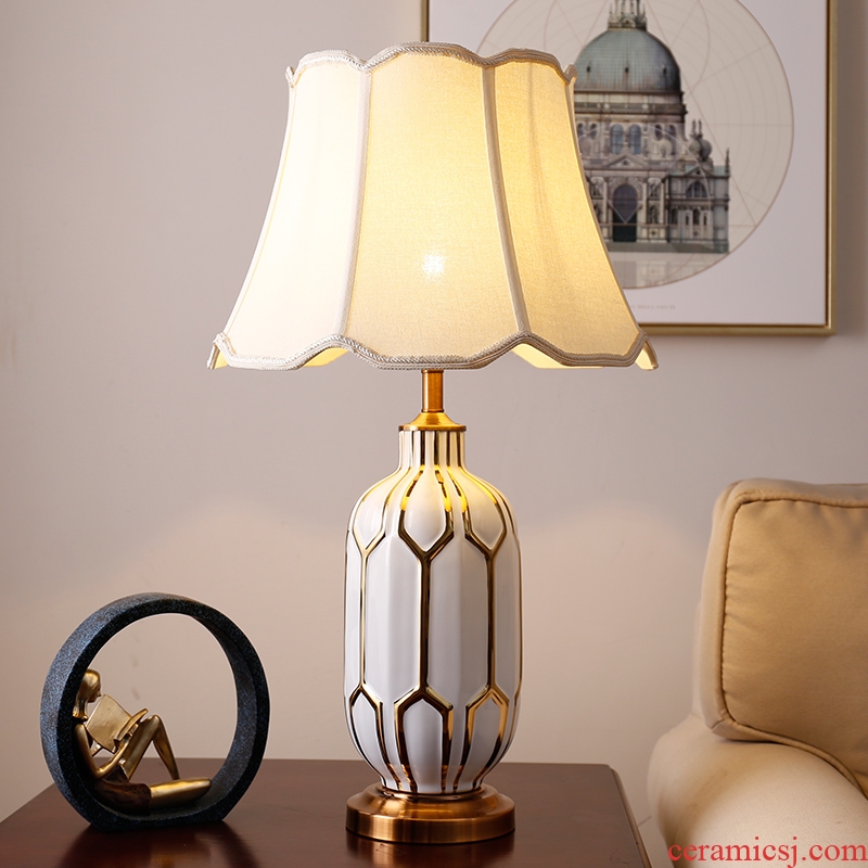 American retro ceramic desk lamp European contracted sitting room adornment lamp classical example room hotel bedroom berth lamp