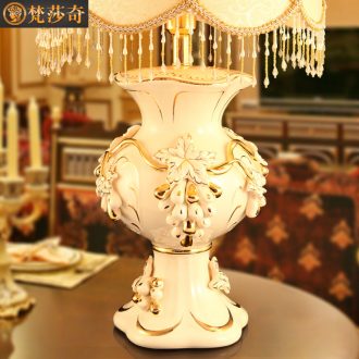 Europe type desk lamp 2018 marriage room luxury wedding gift ceramics restore ancient ways to decorate the sitting room the bedroom the head of a bed a wedding gift