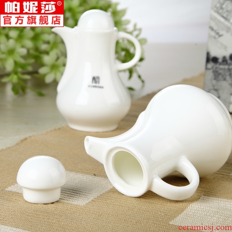 . Palmer Vanessa new ceramic sauce vinegar jug of oil can creative pure white hotel supplies kitchen table gadgets, home for dinner