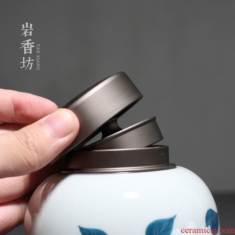 YanXiang fang hand-painted camellia sealing circular size ceramic tea pot soot deposit pu 'er tea POTS awake