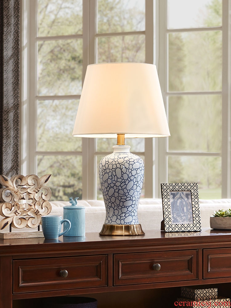 American blue blue and white porcelain ceramic desk lamp creative hand-painted the sitting room is contracted and contemporary bedroom berth lamp example room