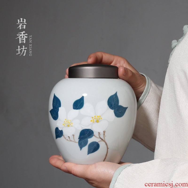 YanXiang fang hand-painted camellia sealing circular size ceramic tea pot soot deposit pu 'er tea POTS awake