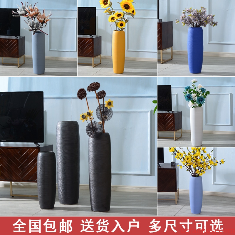 Ceramic retro high bottle arranging flowers is placed near the sitting room TV ark vase landed dried flowers large north European style originality