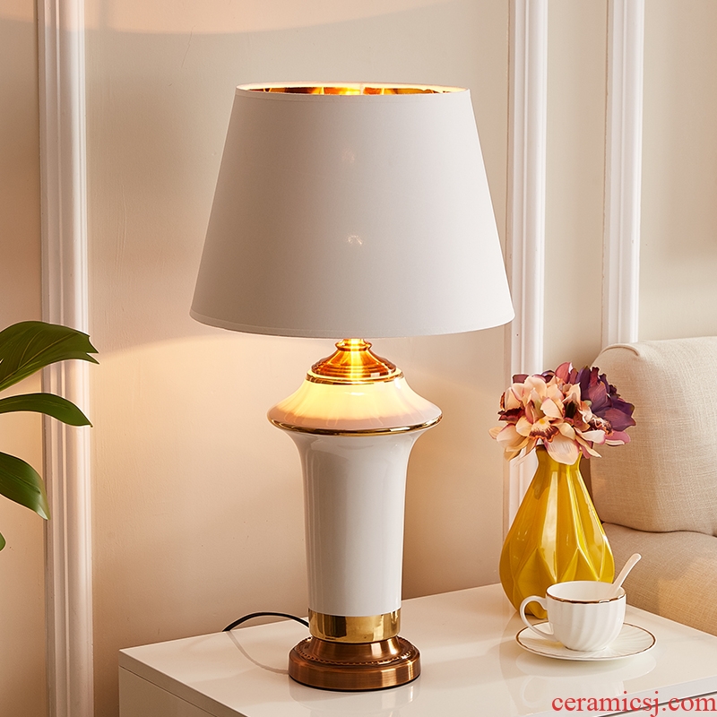 Postmodern Nordic lamp ceramic luxurious sitting room creative American contracted fashion romantic sweet bedroom berth lamp