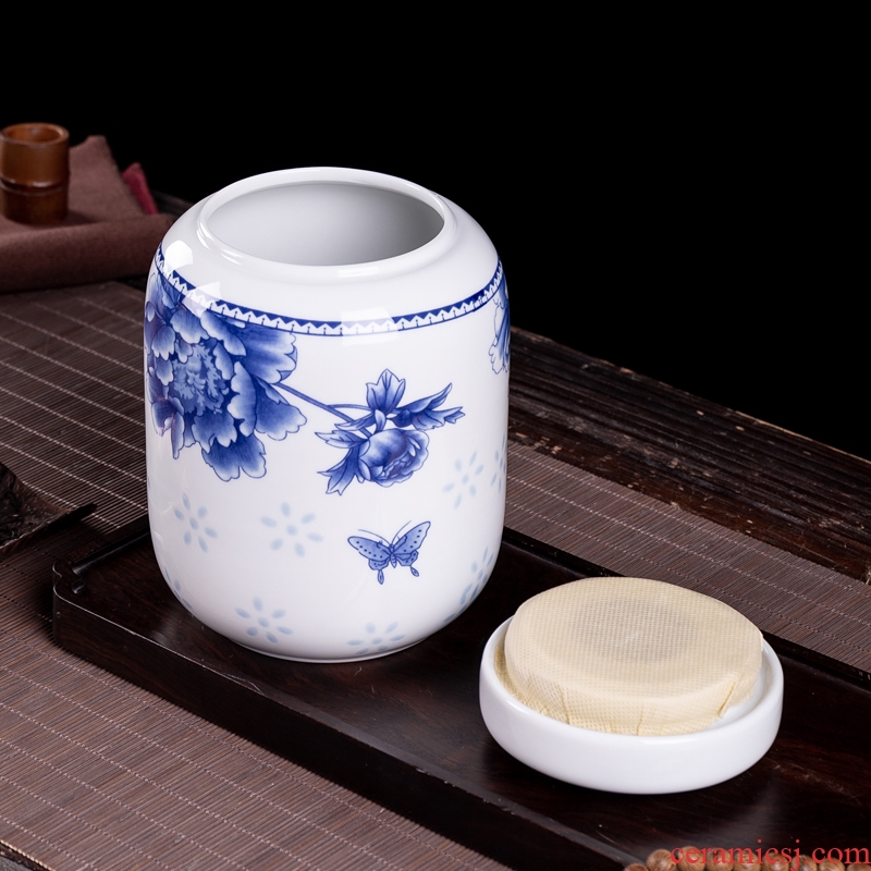 Blue and white porcelain, caddy mini seal pot jingdezhen tea accessories small portable tank tea