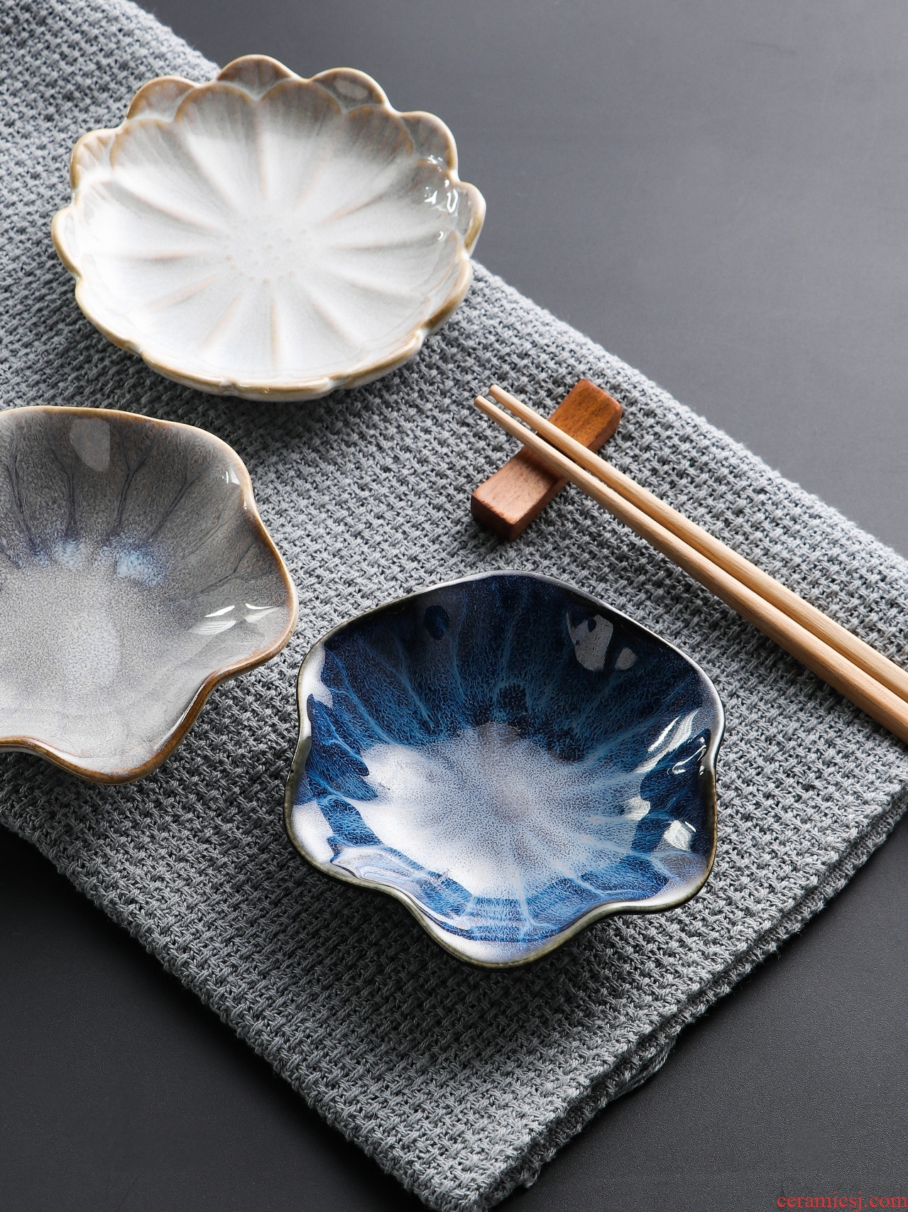 Japanese household small plate creative dishes flavor dish dip disc disc ceramic bone vinegar dish dish snack plate