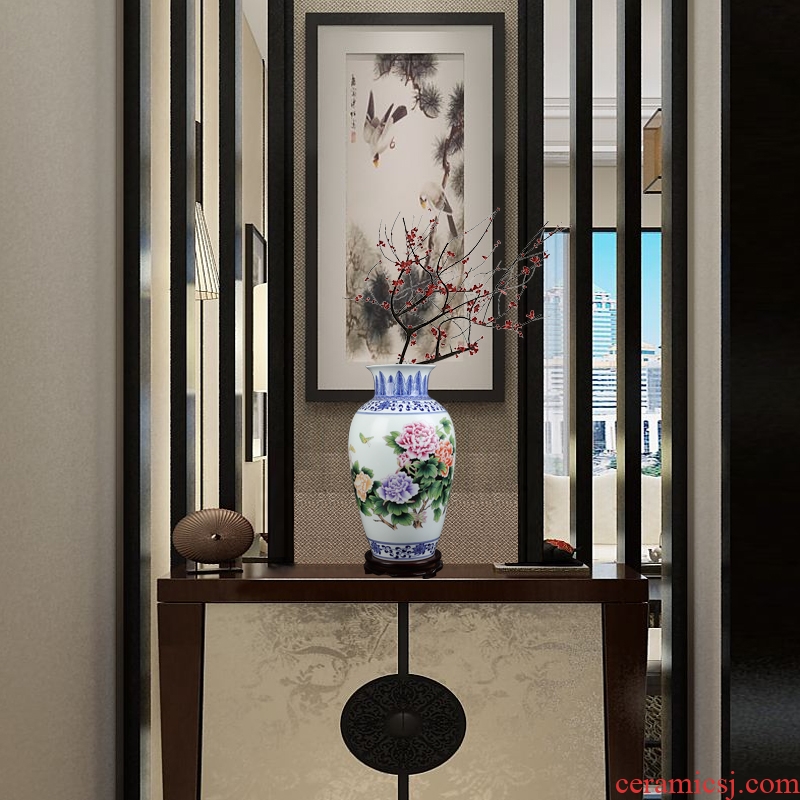 Jingdezhen blue and white ceramics powder enamel vase very beautiful famous hand-painted home sitting room adornment is placed