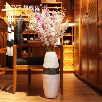Jingdezhen manual ground ceramic bottle of white big sitting room of Chinese style decoration flower implement dancing orchid vase vase