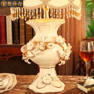 Vatican Sally european-style luxury bedroom berth lamp warm sitting room ceramic lamp act the role ofing use desk lamp a wedding gift