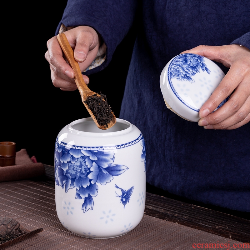 Blue and white porcelain, caddy mini seal pot jingdezhen tea accessories small portable tank tea