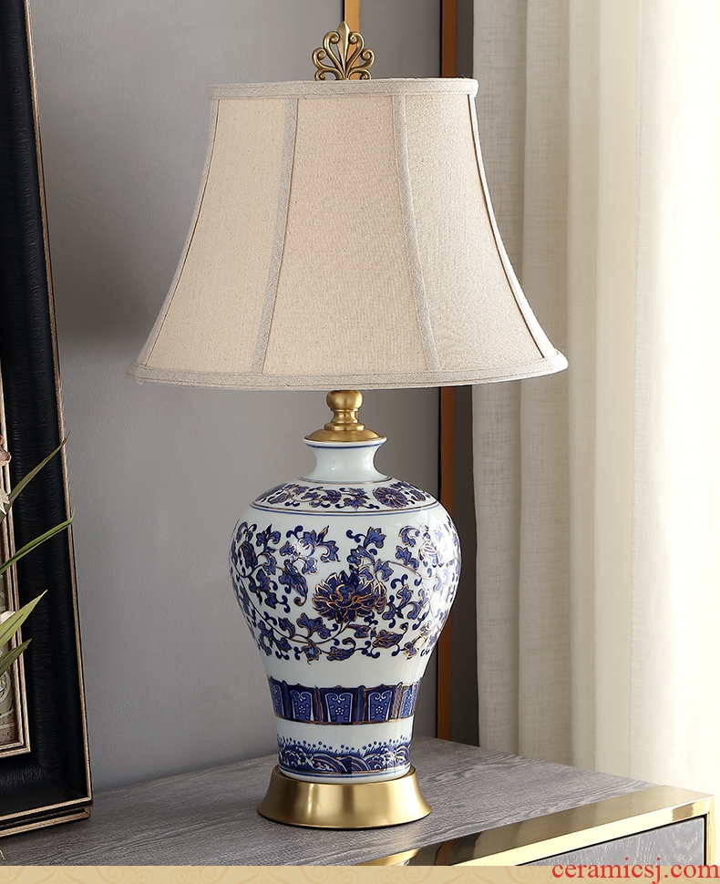 New Chinese style fine ceramic desk lamp light colour light blue and white porcelain of bedroom the head of a bed luxury classical full copper American country lamp
