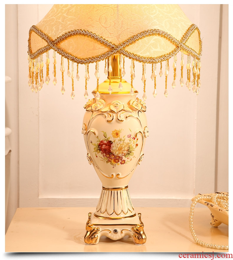 Vatican Sally's luxury european-style desk lamp of bedroom the head of a bed to restore ancient ways rural ceramic lamps and lanterns lighting wedding housewarming gift