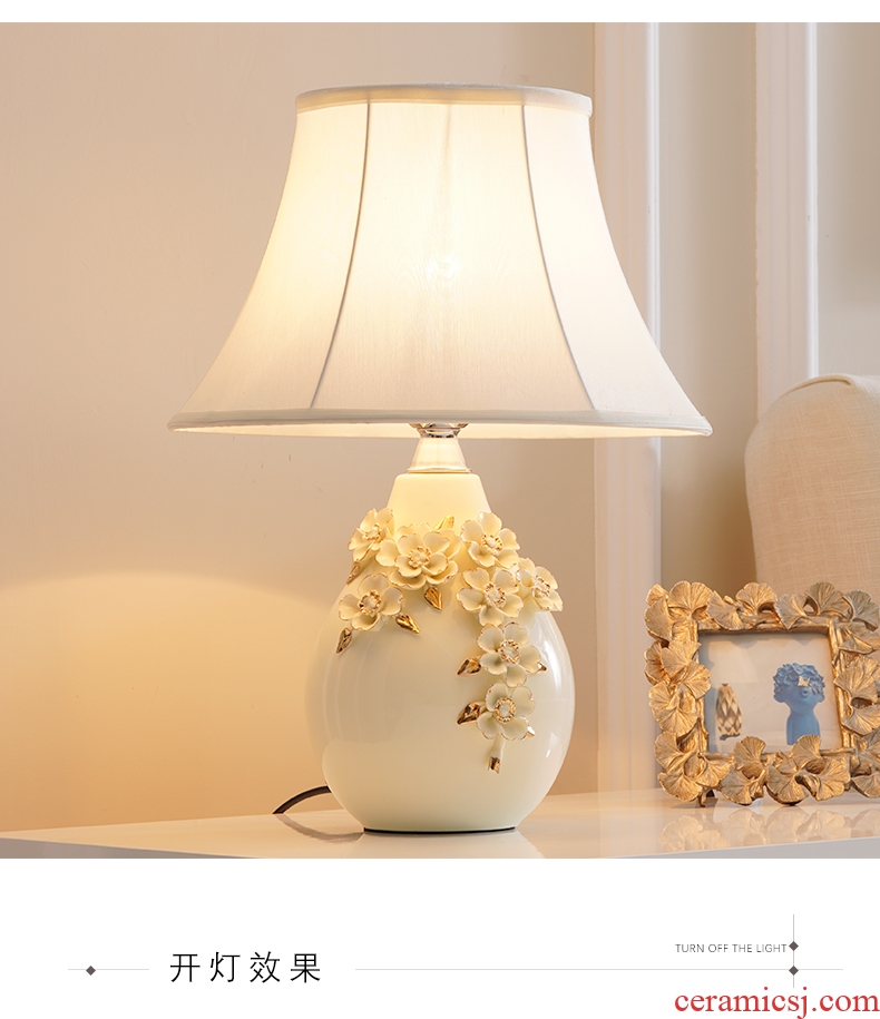 Desk lamp of bedroom nightstand lamp girl sweet and romantic European rural married American home sitting room room ceramic lamp