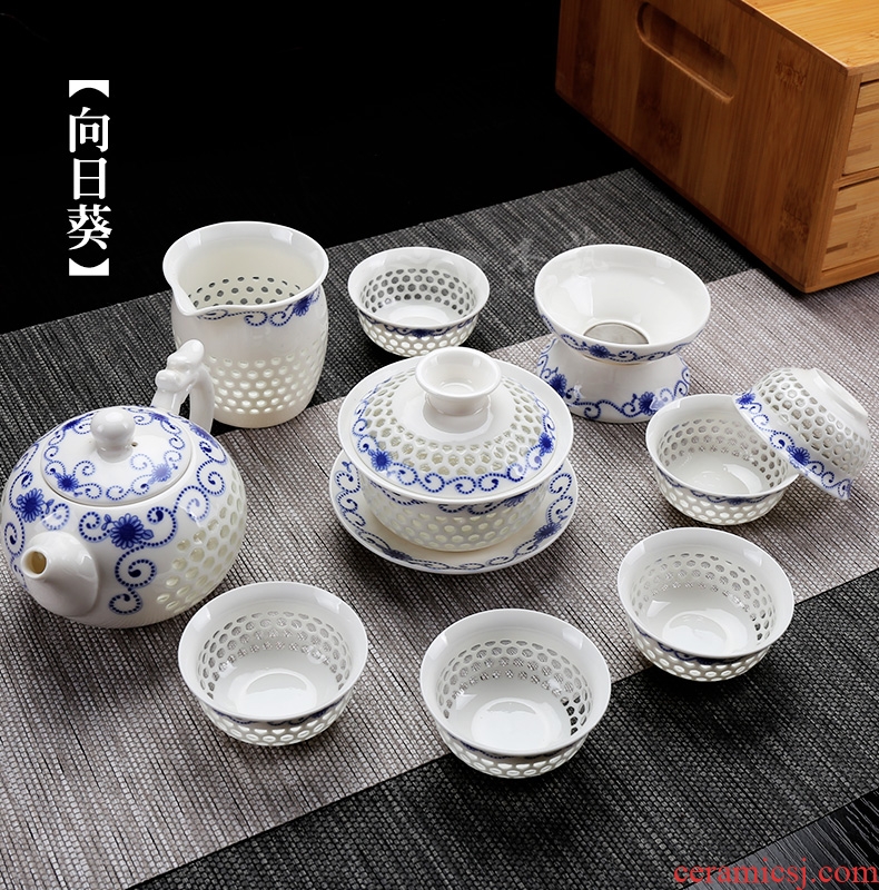 Jingdezhen tea set cellular and exquisite blue and white porcelain is kung fu tea GaiWanCha hollow out an entire cup