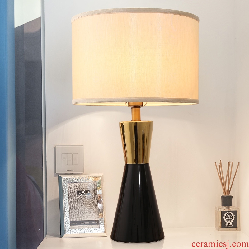 American fashion ceramic desk lamp of bedroom the head of a bed European modern creative sitting room lamps and lanterns of study of household contracted warmth