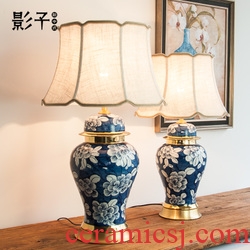 New Chinese style bedroom berth lamp of blue and white porcelain ceramic general tank restoring ancient zen sitting room sofa tea table lamp