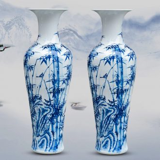 Jingdezhen ceramic masters hand draw large vases, furnishing articles now rising household decoration for the opening of blue and white porcelain gifts
